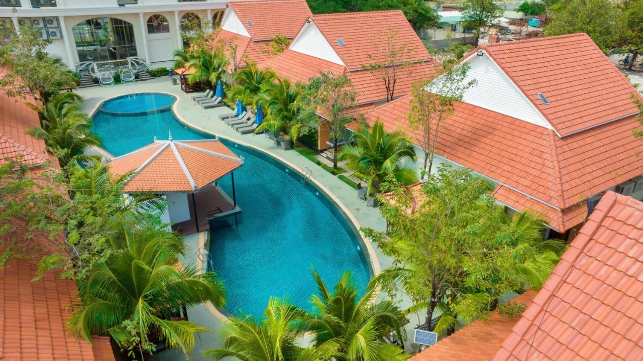 Sea Breeze Hotel & Villa Sihanoukville Exterior photo